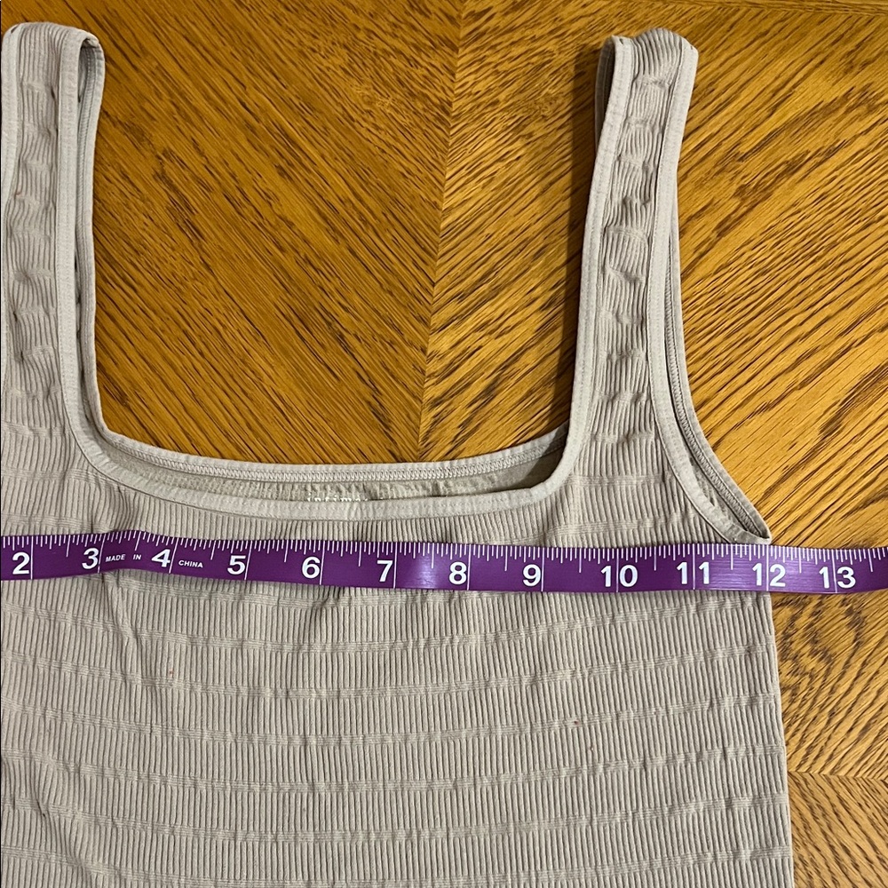 Elegant Beige Ribbed Tank Top - Picture 3 of 6